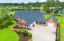 161 Greentree Dr, Broxton, GA 31519
