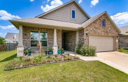 2810 Belmont Dr, Ennis, TX 75119