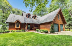 N1523 SPRING GLEN Court, KESHENA, WI 54135-9318