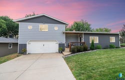 205 S 1st Ave, Brandon, SD 57005
