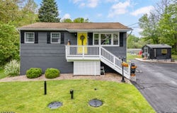 5 Emerald Dr, Vernon Twp., NJ 07422-1037