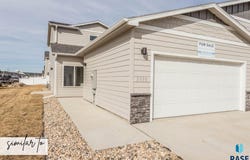 8006 E Tencate Pl, Sioux Falls, SD 57110