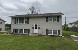1213 Bowler St, Hiawatha, IA 52233