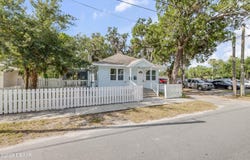 204 Anderson Street, New Smyrna Beach, FL 32168