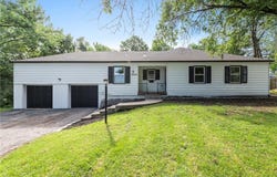 7529 Mohawk Drive, Prairie Village, KS 66208