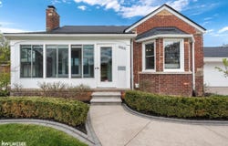 21215 E 11 Mile Road, Saint Clair Shores, MI 48081