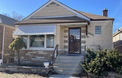 7148 S Sawyer Avenue, Chicago, IL 60629