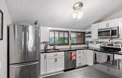 7 Longwood Dr, Andover, MA 01810