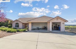 1105 Paradise Peak Rd, Valley Springs, CA 95252
