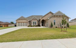 9916 Cascina Drive, Yukon, OK 73099