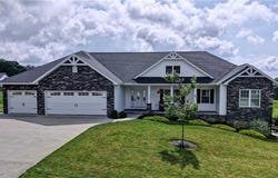 1060 Firman Drive SW, Sugarcreek, OH 44681