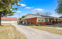 920 W Nebraska, Cyril, OK 73029