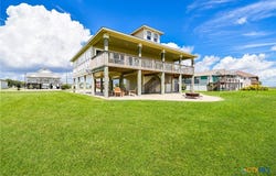 1588 W Bayshore Drive, Palacios, TX 77465