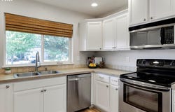 2731 BAINES BLVD, Hubbard, OR 97032