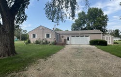 10 Mellette Ave NW, Huron, SD 57350