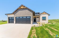 405 N Sunshine Ave, Brandon, SD 57005