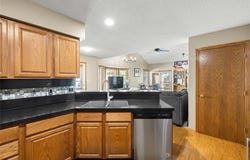 1067 Bradford Place, West Des Moines, IA 50266