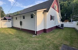 137 East East Main Street Street, Lynch, KY 40855