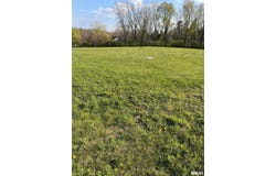 105 Royal Point Court, Pekin, IL 61554