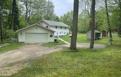 142 Forest Trail, Leroy, MI 49655