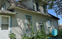 561 East Ave, Canistota, SD 57012