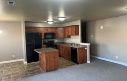 917 S MAIN St, Layton, UT 84041