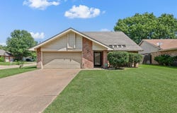 2530 Clayton Oaks Drive, Grand Prairie, TX 75052