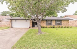 500 Emerson Drive, Euless, TX 76039