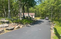 3124 Bluebird Drive, Bushkill, PA 18324