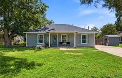 554 W Austin Street, Luling, TX 78648