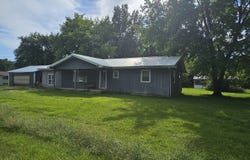 9429 N Depot Street, Opdyke, IL 62872