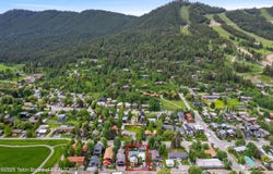 663&665 E KELLY Avenue, Jackson, WY 83001