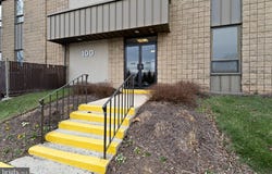 6 DICKINSON DRIVE, GLEN MILLS, PA 19342