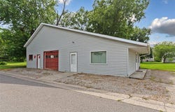 20 S Renville Street, Winthrop, MN 55396