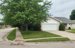 1627 Woodmore Drive, Springfield, IL 62711