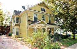803 E College St, IowaCity, IA 52240