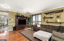 96 ARROWHEAD DRIVE, BURLINGTON, NJ 08016