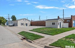 117 W MULBERRY Street, Chatham, IL 62629