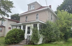 26 Webster Avenue N, Bangor, ME 04401