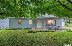 1028 N STATE Street, Lincoln, IL 62656