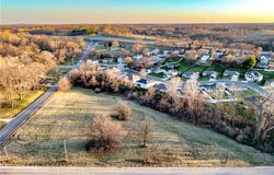 S 11th St Road, St Joseph, MO 64503