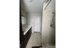 560 BABCOCK RD, San Antonio, TX 78201-3122