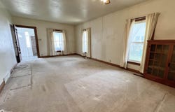 702 W 6th Street S, Newton, IA 50208
