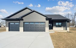 718 Pointer Circle, Center Point, IA 52213