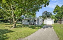107 Austin Drive, Hartford, MI 49057