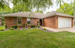 1021 W Whiteside Street, Springfield, MO 65807