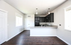 116 W J ST, Springfield, OR 97477