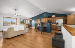 W197n17058 Stonewall Dr, Jackson, WI 53037