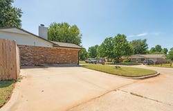 806 S Meadow Lane, Mustang, OK 73064