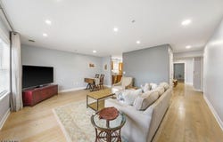 29 E Price St, Linden City, NJ 07036-3099